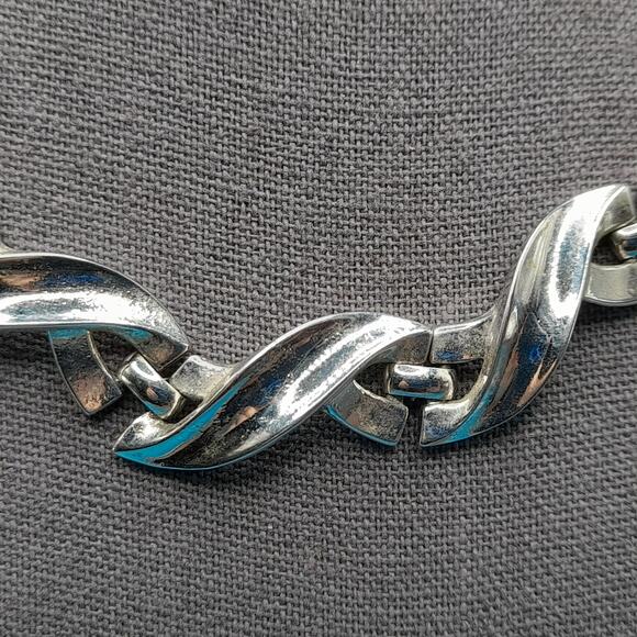 Vintage Trifari Choker Necklace, Silver Rhodium Plated, 1960s Jewelry - Picture 6 of 11